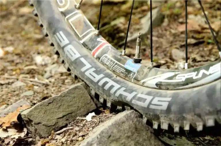 Guía completa para arreglar una pinchadura en tu bicicleta: Tips y Consejos